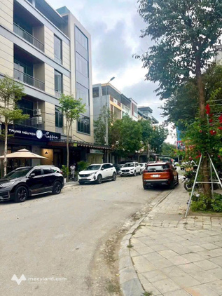 Bán nhà trục đường kinh doanh, ngay chợ đầu mối Đông Hương