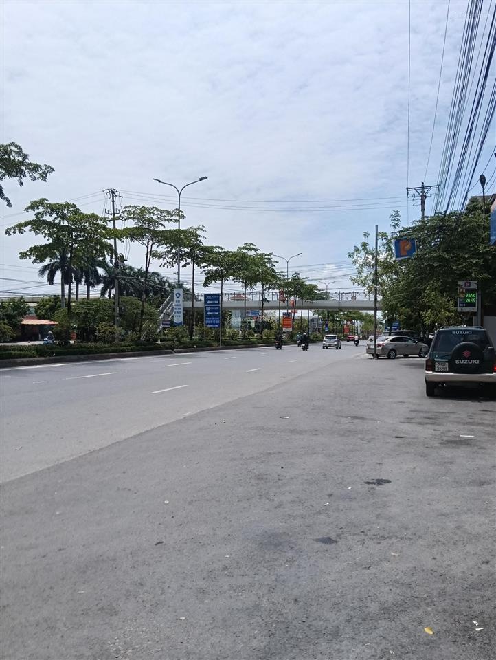 Bán gấp lô đất ngã tư nhổn xuân phương nam từ liêm lô góc dt 201m2 ,mt 34m oto con đỗ giá 90tr/m2