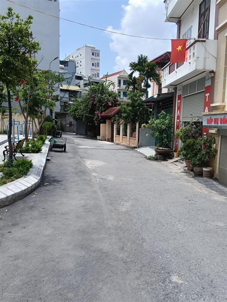 Chính chủ cắt lỗ lô đất phố nhổn xuân phương nam từ liêm lô góc dt 193m2,mt 30m oto qua giá 90tr/m2