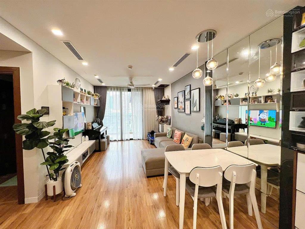 Chính chủ bán ch 2 ngủ hướng đông nam dt 64m² tầng cao full đồ giá 7,4 tỷ sẵn sàng giao dịch