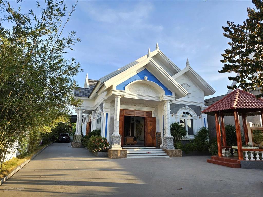 Biệt thự sang trọng ngay khu nhà phố phước đông. giá 11,5 tỷ