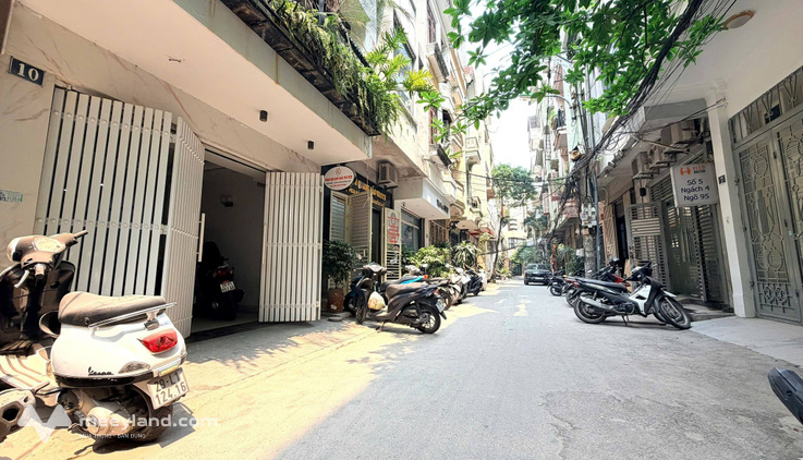 Bán nhà đường Hoàng Cầu, 5 tầng, gara ô tô
