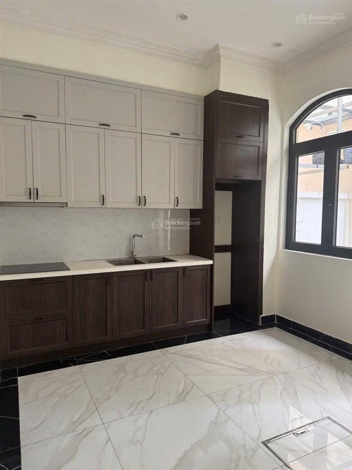 Tôi cần bán gấp chà là hoàn thiện 5 tầng giá 7,5 tỷ bao phí có thương lượng khách thiện chí