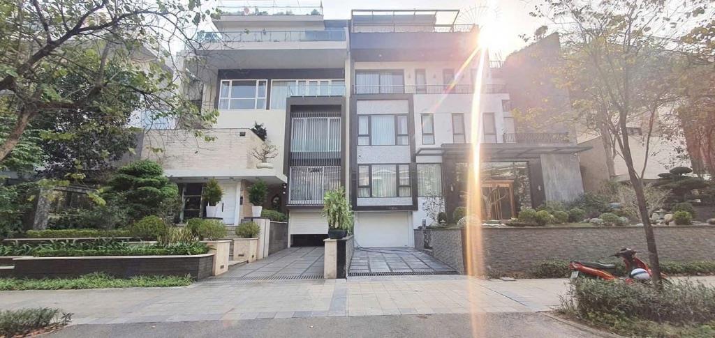 Bán biệt thự khu Q Ciputra, View sân Golf, Sông, 410m2 x 5 tầng, Nội thất đẹp