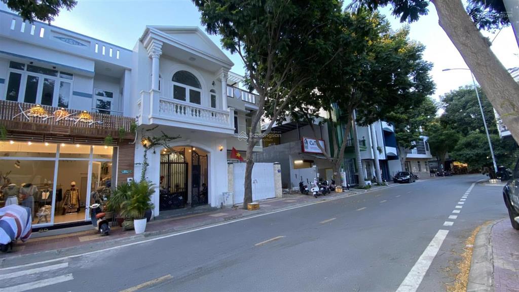 Chính chủ cần chuyển nhượng căn nhà khu đông bắc k1 (đối diện công viên) 2 tầng, dt đất 85m2