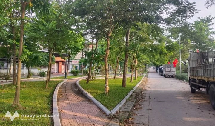 Lô đất nhỏ xinh, ô tô đỗ cửa tại Giang Biên, Long Biên