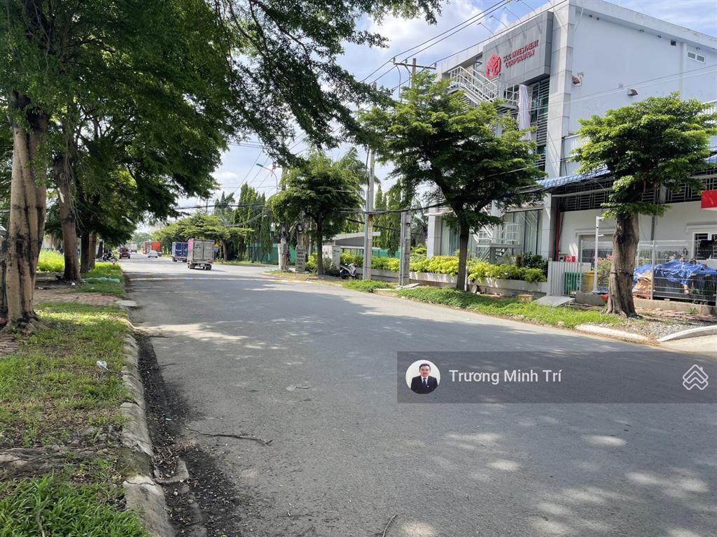 Nhà xưởng khu công nghiệp tân tạo giá tốt đất 3.700m2 xưởng 2.500m2