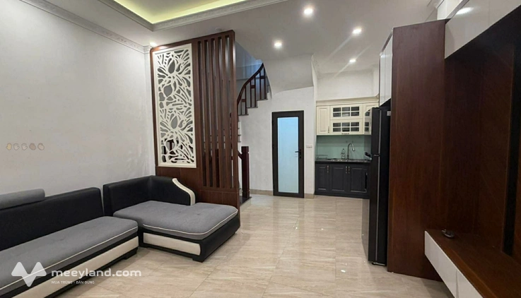 Rẻ nhất Việt Hưng, Long Biên, Bán Nhà 5 tầng, 33m2, chỉ 6,8 tỷ thoáng sáng, ngõ thuận tiện