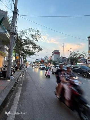 Bán nhà 4 tầng mặt đường Hàng Kênh, kinh doanh tốt