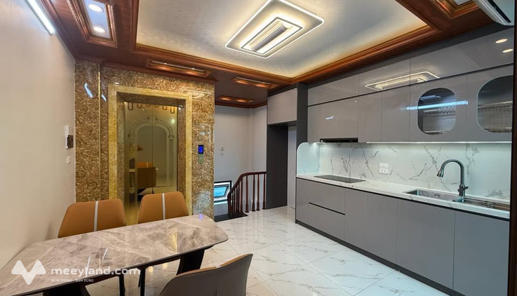 Bán nhà 6 tầng thang máy 2 mặt thoáng, 28m2, mặt tiền 4m tại Hào Nam