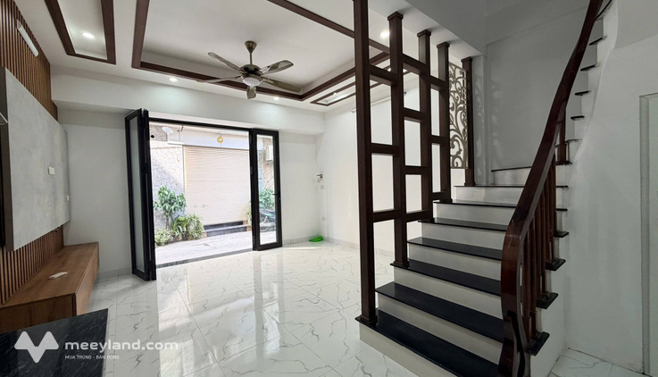 Bán nhà Thạch Bàn - Cổ Linh, lô góc rộng thoáng, 33m2, 5 tầng, chỉ 6,95 tỷ