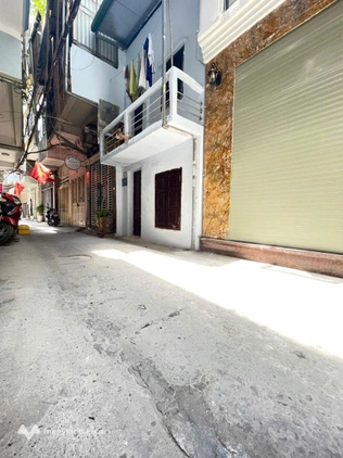 Nhà gần Bạch Mai mà ô tô đỗ cửa, có giếng trời, full nội thất, ngõ thông các ngả, vị trí và công năng như thế này hiếm