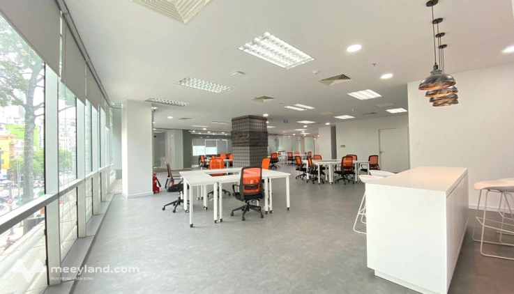 Cho thuê văn phòng tòa nhà Quận 1 diện tích 350m2 full nội thất mới đẹp