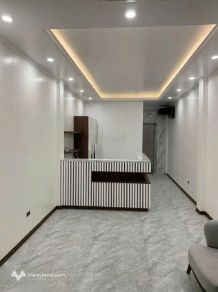 Cho thuê cửa hàng T1, 40m2, đối diện chợ Đồng Xuân, Hoàn Kiếm, giá 25 triệu.