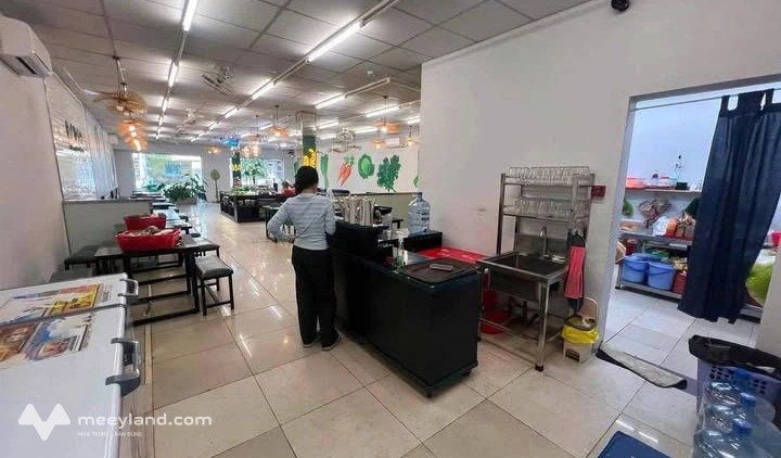 Cho thuê mặt bằng mặt tiền Quận 9, đối diện Đại học, 200m2, giá 30 triệu/tháng