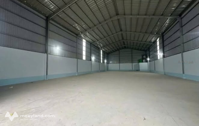 Cho thuê xưởng 340m2 mặt tiền đường lớn, Đức Hòa, Long An
