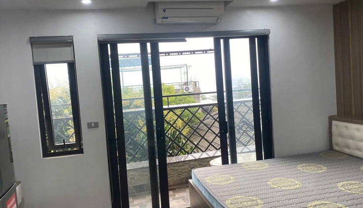 Cho thuê căn chung cư mini Studio ban công cực thoáng rộng, view hồ Tây bất tận