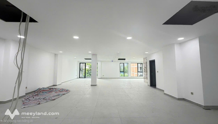Cho thuê văn phòng khu Đảo Kim Cương Quận 2. DT: 11x20m, hầm 3 tầng, thang máy, máy lạnh. Giá 60Tr