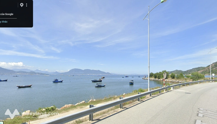 Đất 424m² thổ cư mặt tiền 31,4m view Vịnh Cam Ranh, đường rộng 30m đi Vĩnh Hy, giá 125 triệu/m ngang