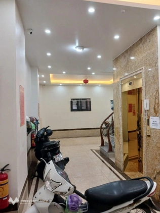 Tôi chủ nhà cho thuê căn hộ khép kín, có 2 phòng ngủ, có gác xép, thang máy. Giá 4 triệu/tháng