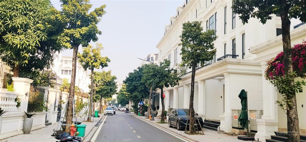 Chính chủ bán liền kề l7 hướng tây view biệt thự triệu đô, trước nhà thoáng sáng.