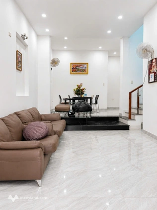 Cho thuê nhà 2 tầng, đường Lương Định Của, thành phố Nha Trang, ngay Cầu Bà Vệ, giá 12 triệu/tháng
