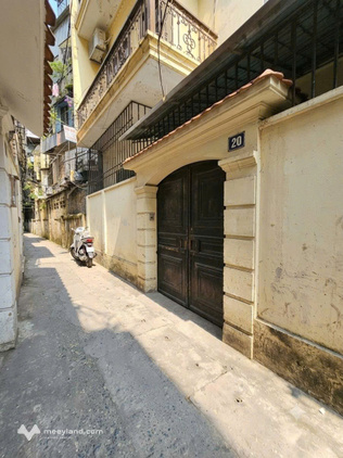Cần bán nhà 72m2 tại Thanh Nhàn, 3 tầng, 3 ngủ, ngang 8,8m, giá 18,6 tỷ