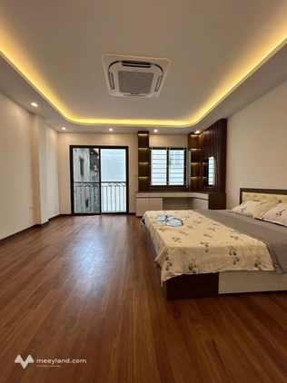 Cho thuê tòa nhà văn phòng Võ Chí Công (54m² x 5 tầng, mặt tiền 6,3m, giá 42 triệu/tháng)