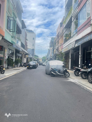Nhà 2 tầng, thiết kế chắc chắn, 3 phòng ngủ, 3 vệ sinh