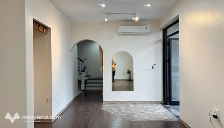 Bán nhà lô góc ngõ 999 Bát Khối 137,5m2 - mặt tiền khủng 11,5m nở hậu - giá lộc cực tốt