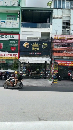 (Chính chủ) Cho thuê mặt bằng kinh doanh ngay chợ, 140m2 13m mặt tiền, sẵn nội thất 42tr/tháng