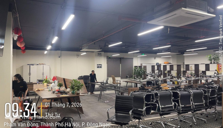 Cho thuê văn phòng tại Phạm Văn Đồng. DT: 296m2, Thông sàn, PCCC, Điều hòa đây đủ