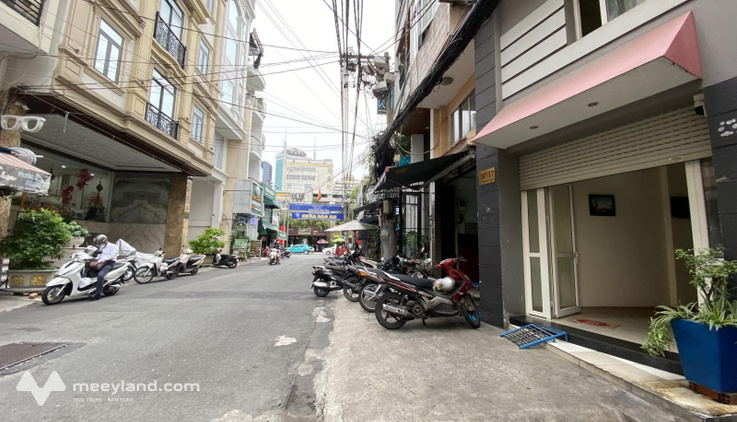 Phòng cao cấp đầy đủ tiện nghi. ĐC: 18A/17 gần đài truyền hình và trường Khoa Học Xã Hội - Nhân Văn