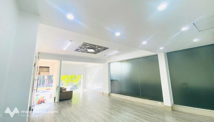 Cho thuê mặt bằng 146 Hoàng Quốc Việt 35m mặt phố đẹp, giá 22tr/tháng (có thương lượng)
