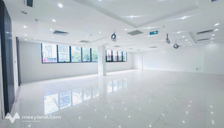 Cho thuê showroom ngân hàng thẩm mỹ viện phòng khám thời trang văn phòng S:357m2 tại Kim Mã Ba Đình