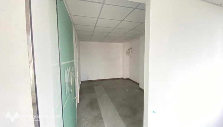 Văn phòng Trần Nhật Duật, 140m2, ngăn sẵn phòng, căn góc thoáng mát, có sân đậu ô tô