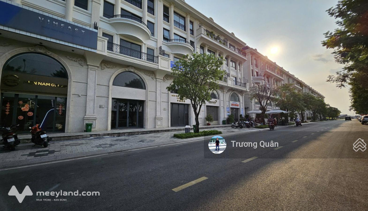 Cho thuê trệt lửng hoàn thiện chuẩn văn phòng tại khu Royal Vạn Phúc giá chỉ 32 triệu/tháng