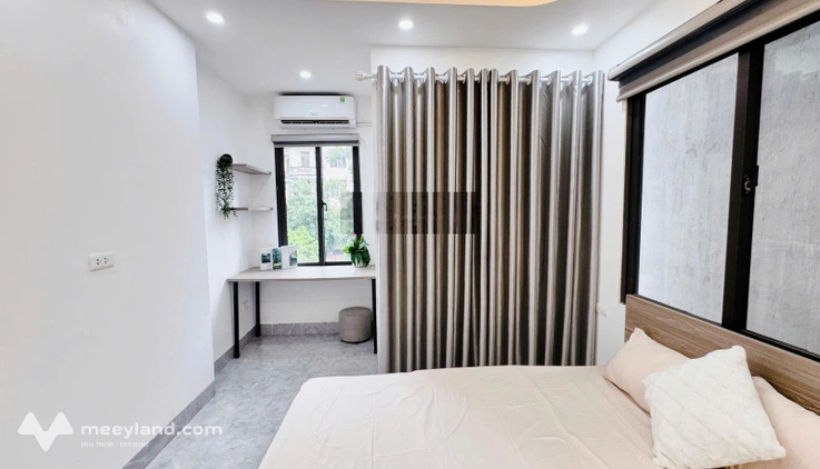 Chính chủ cho thuê phòng 1 ngủ 1 khách tại Láng, full đồ, nhà mặt đường, ô tô đỗ cửa