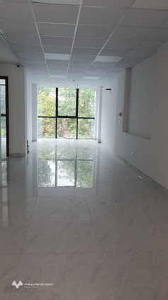Cho thuê tầng 4 làm văn phòng, diện tích 104m2, 2 mặt tiền, chỗ để xe rộng rãi
