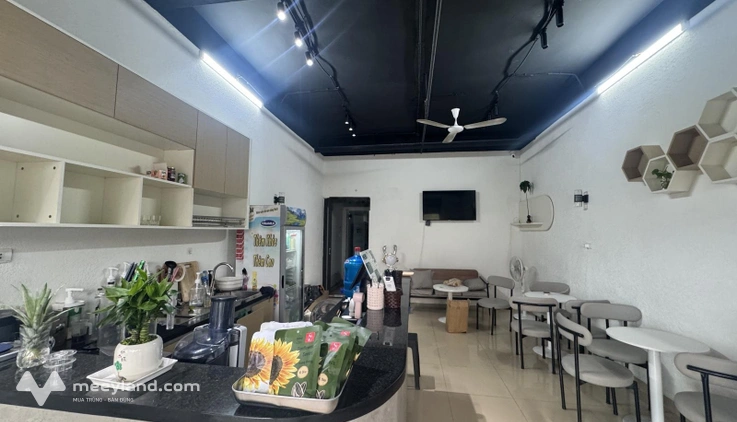 Cho thuê cửa hàng mặt phố Trần Xuân Soạn: Diện tích 60m², mặt tiền 4m, thông sàn riêng biệt