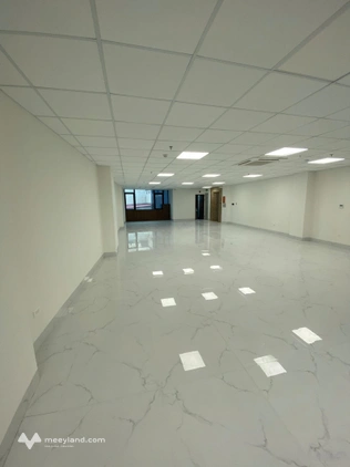 Cho thuê văn phòng tại mặt phố Lạc Long Quân Hà Nội/130m2