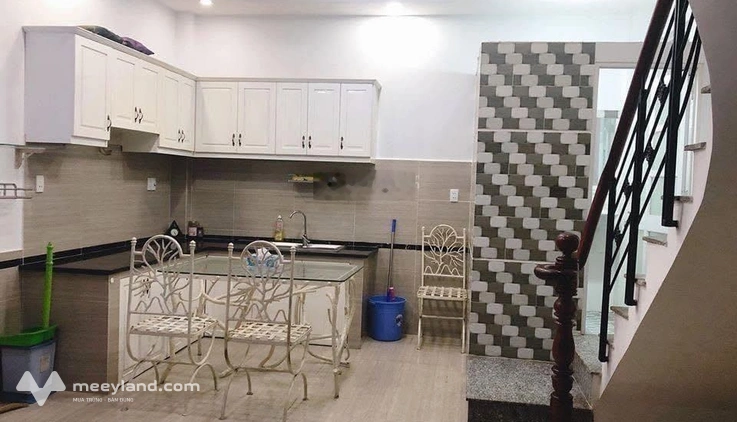 Phòng cho thuê full nội thất giá 3.5tr/tháng (ưu tiên nữ thuê). Liên hệ 093896ll23
