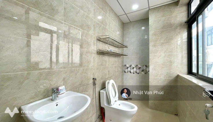 Văn phòng 7x17m sàn ngăn 02 phòng giá chỉ 13.5 triệu/th, có thang máy, máy lạnh, hầm để xe