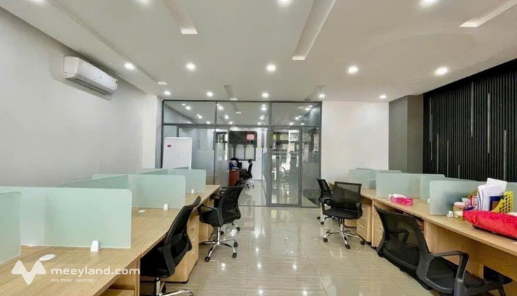 Cho thuê văn phòng tầng trệt ngang 7mx20m KĐT Vạn Phúc City giá 16tr có ngăn kính