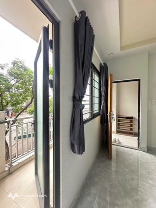 Phòng ban công giá rẻ ngay cầu Tân Thuận