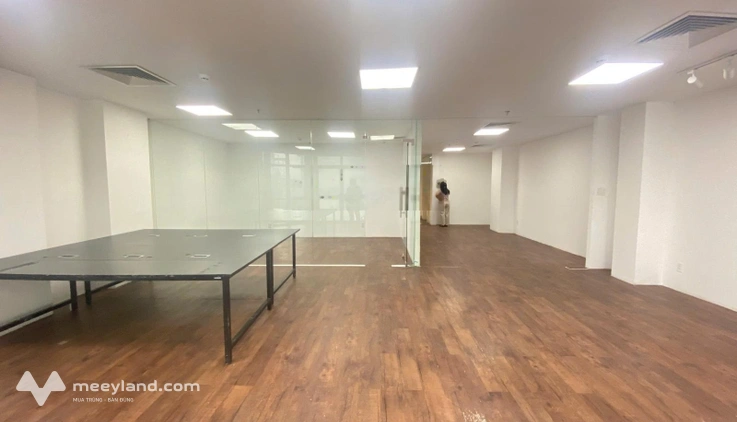 Cho thuê VP Cô Giang Q1, 160m2, ngăn sẵn 3 phòng, miễn phí làm việc 24/7
