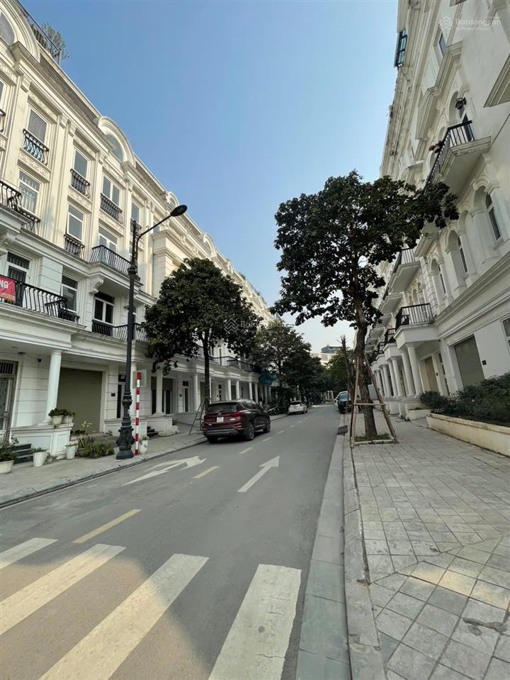 Căn duy nhất 30 tỷ himlam vạn phúc toà nhà văn phòng 8 tầng thang máy mặt tiền