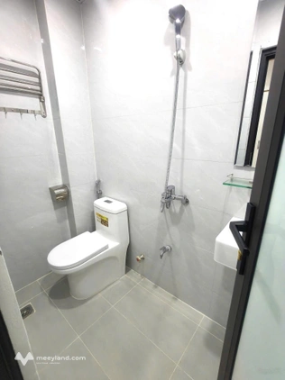 Cho thuê phòng ở ngay tại ngõ 612 Đê La Thành, có thang máy, 18m, đủ đồ, gác xép 2 giường, 4.9tr/th
