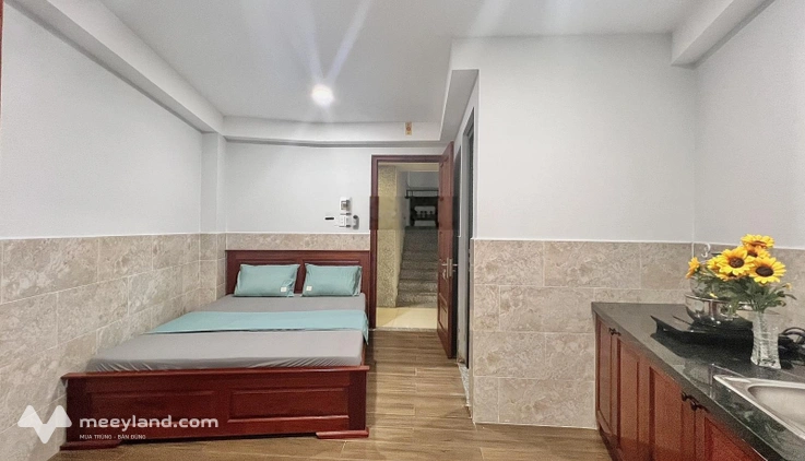 Ngay ngã 4 Hoàng Quốc Việt - Phòng thoáng, full nội thất