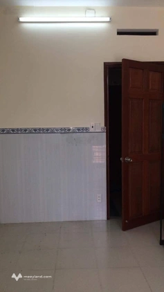 Chủ nhà cho thuê phòng có ban công, wifi miễn phí và chỗ đậu xe.